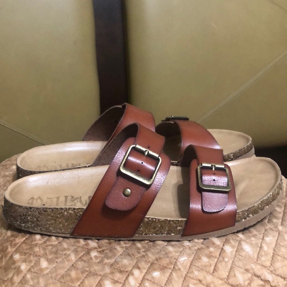 Size 9 women’s sandals - Picture 1 of 3